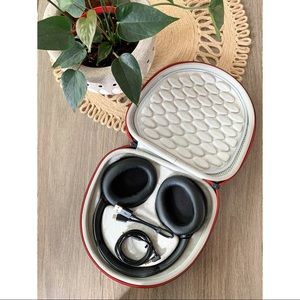 SONY Noise Canceling Over-Ear Headphones WITH Case